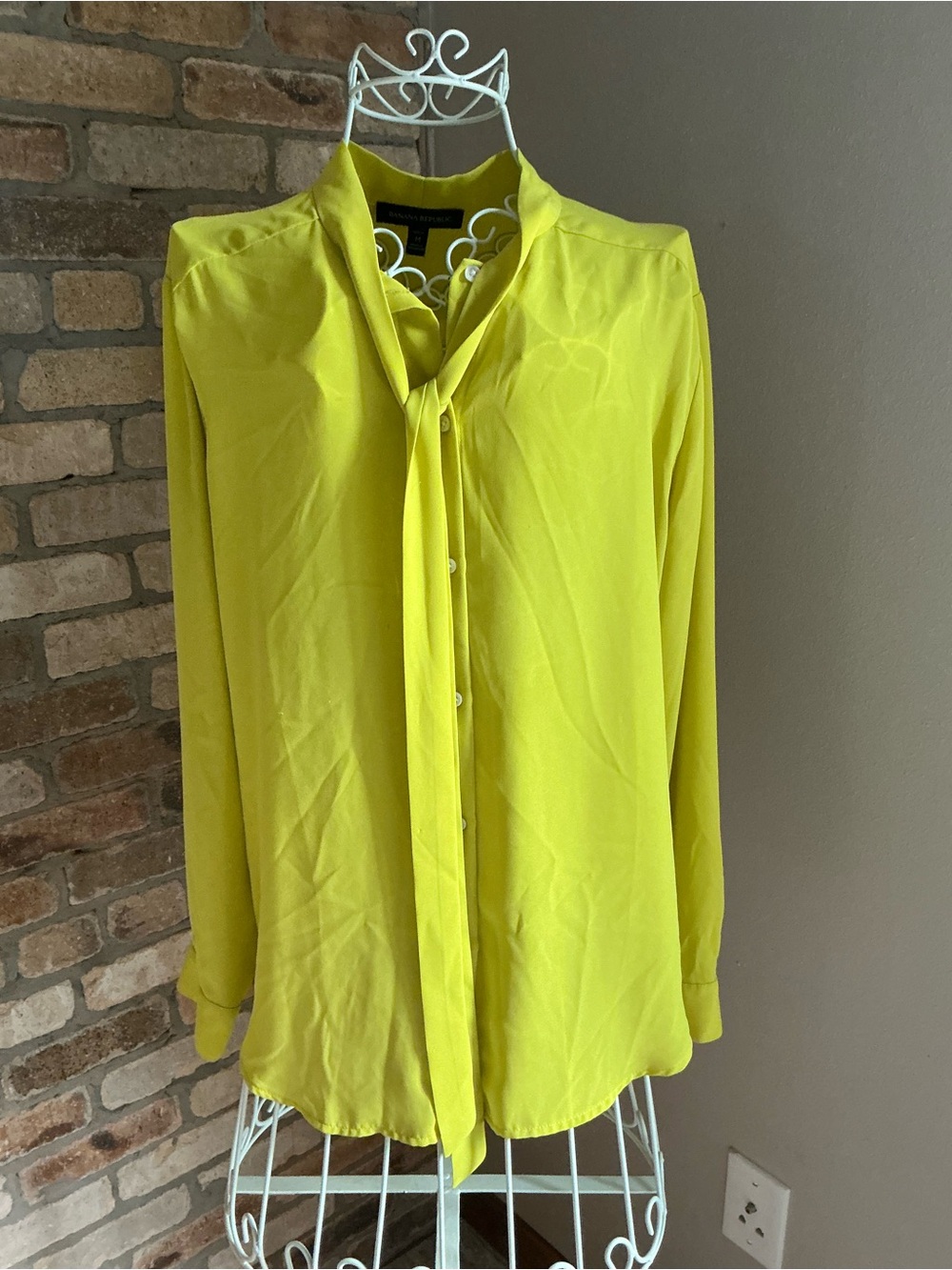 Banana Republic Lime Tie-Neck Button Down Blouse